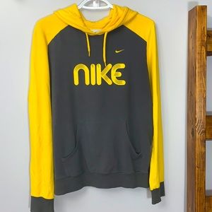 ✔️ Nike 💛 sweater